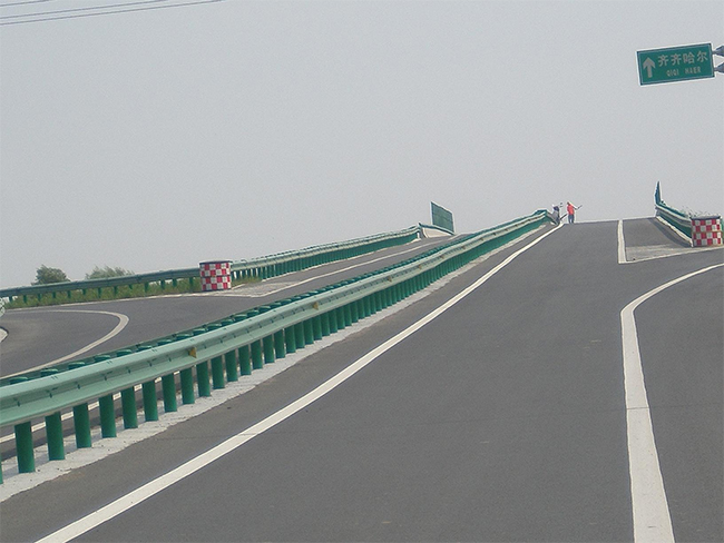 珠海高速公路护栏的材质与规格