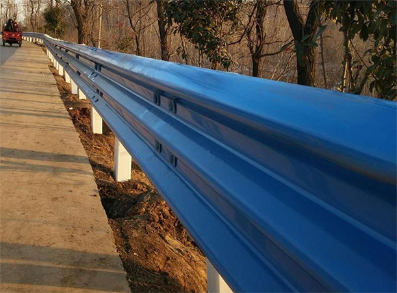 珠海公路波形护栏板的优点